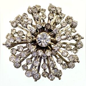 Vintage 1950s Silver Tone Faceted
Prong Set Crystal Floral SunBurst
Brooch Pin
